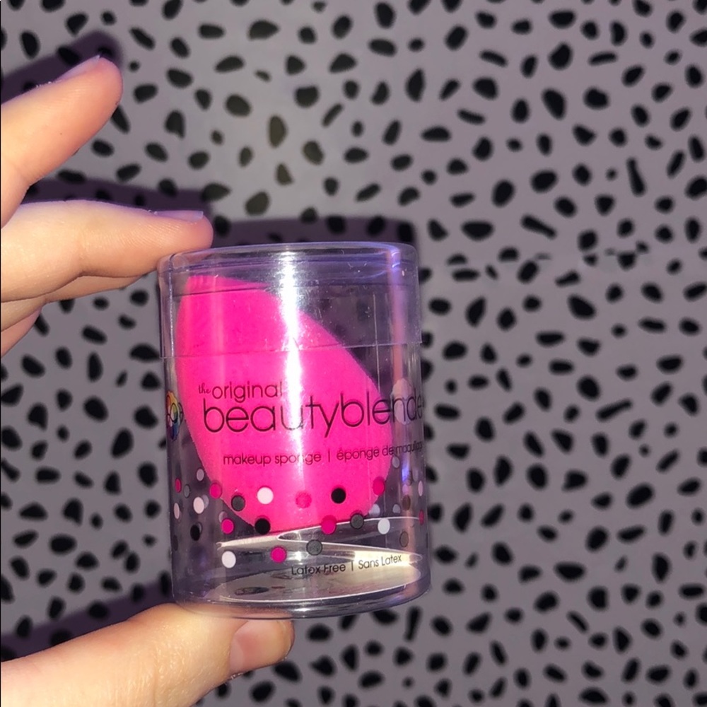 BRAND NEW BEAUTY BLENDER